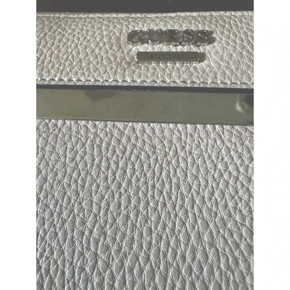 Guess Laurel Pebbled Pink Zip-Around Wallet Pop Of Color For Spring & Summer‎